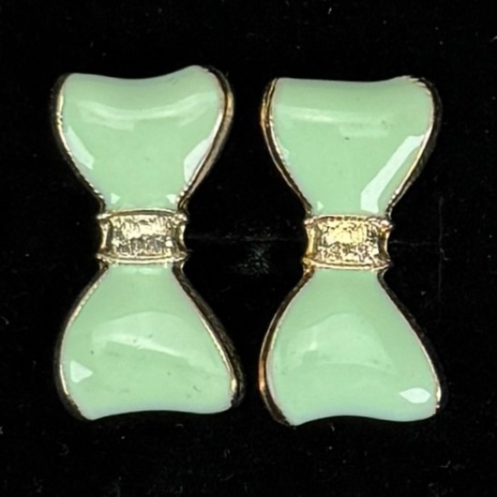Vintage light goldtone, pastel Blue green bow design pierced earrings - Picture 10 of 10